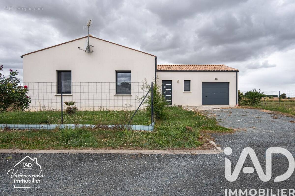 Photo 1 - Maison à SURGERES