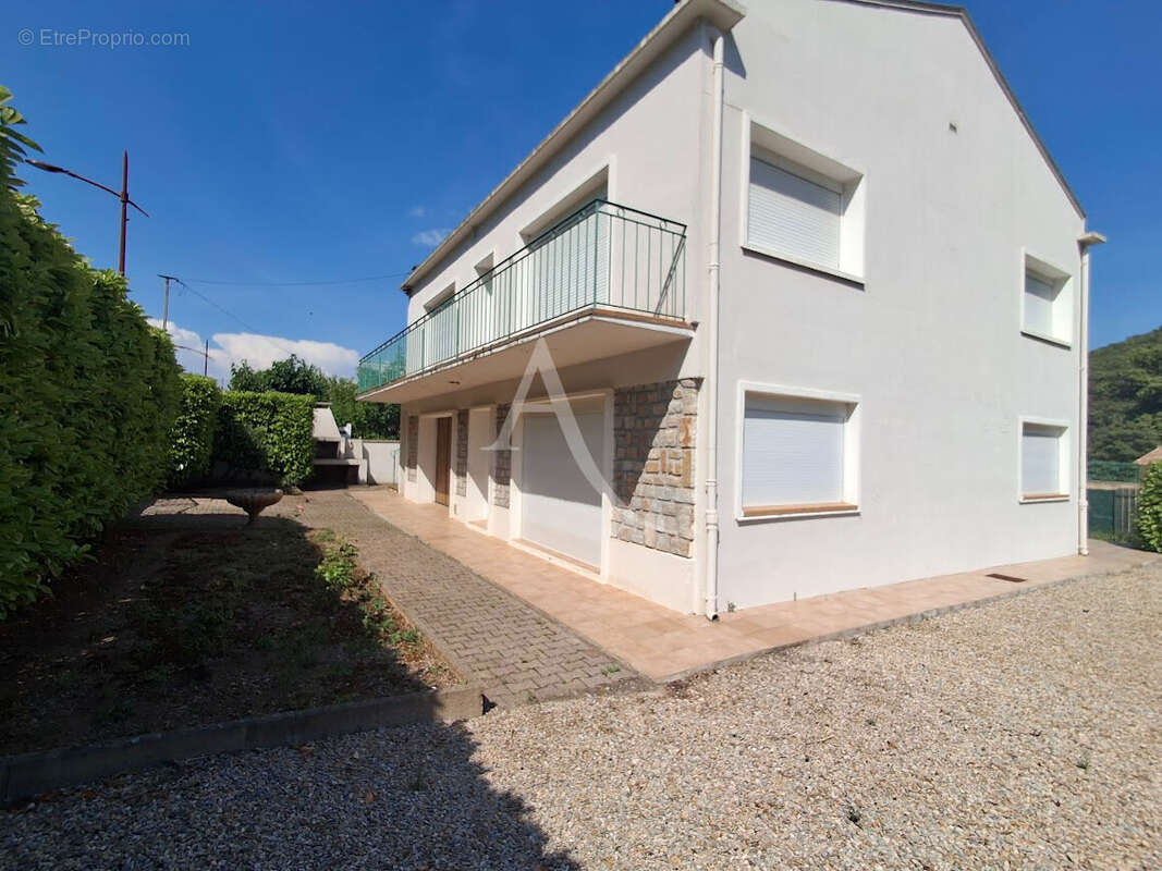 Maison à LA TOUR-SUR-ORB