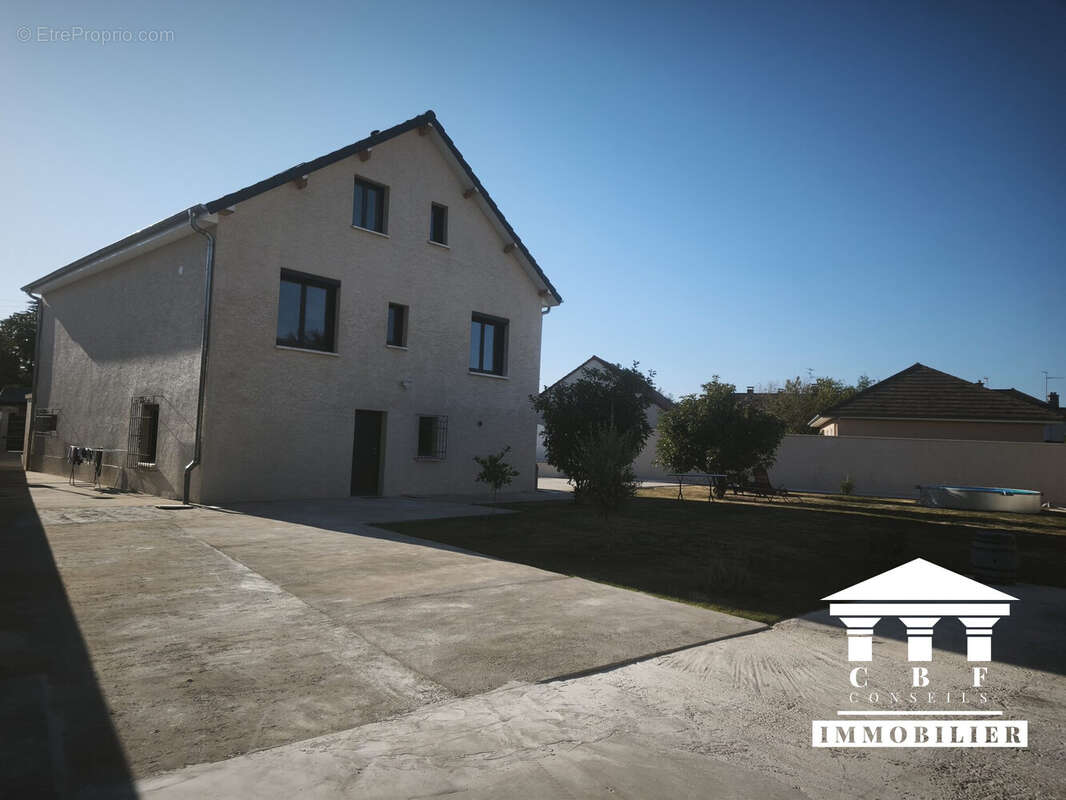 Maison 235 m² à Saint-Remy  - photo 3