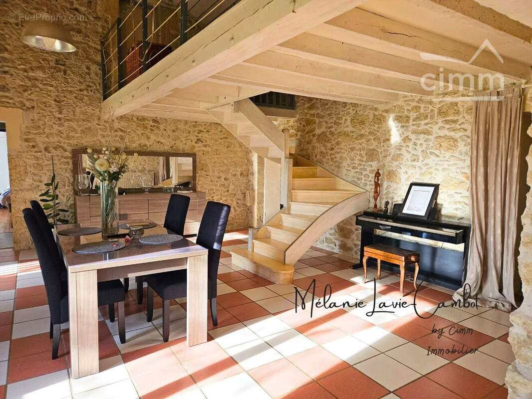 Maison à SAINT-CHRISTOLY-DE-BLAYE