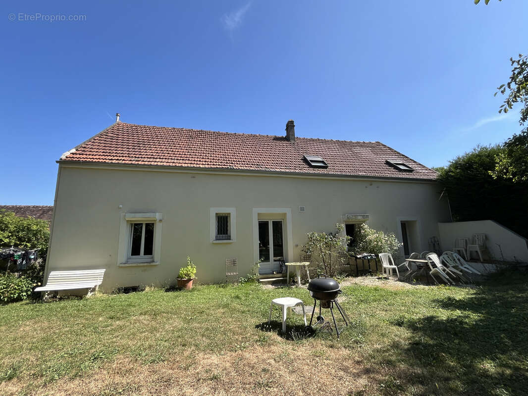 Maison à LA CHAPELLE-LA-REINE