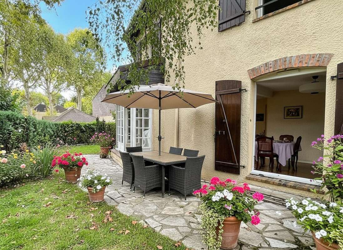 Maison à LES CLAYES-SOUS-BOIS