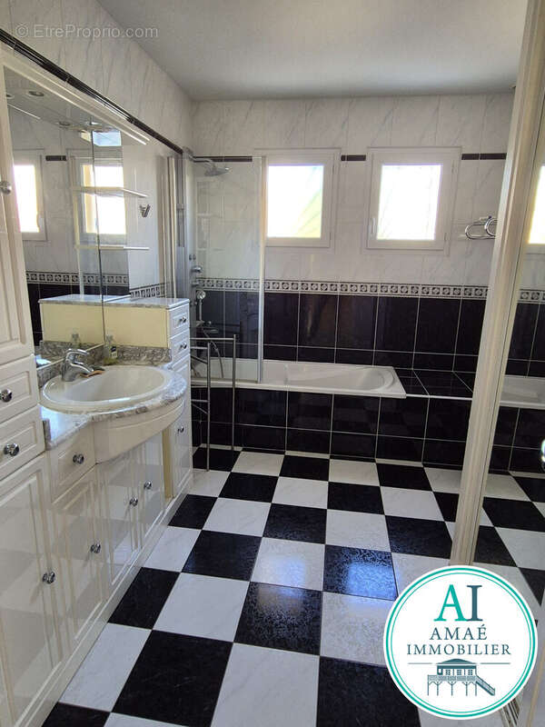 Salle de bains rdc - Maison à ANDERNOS-LES-BAINS