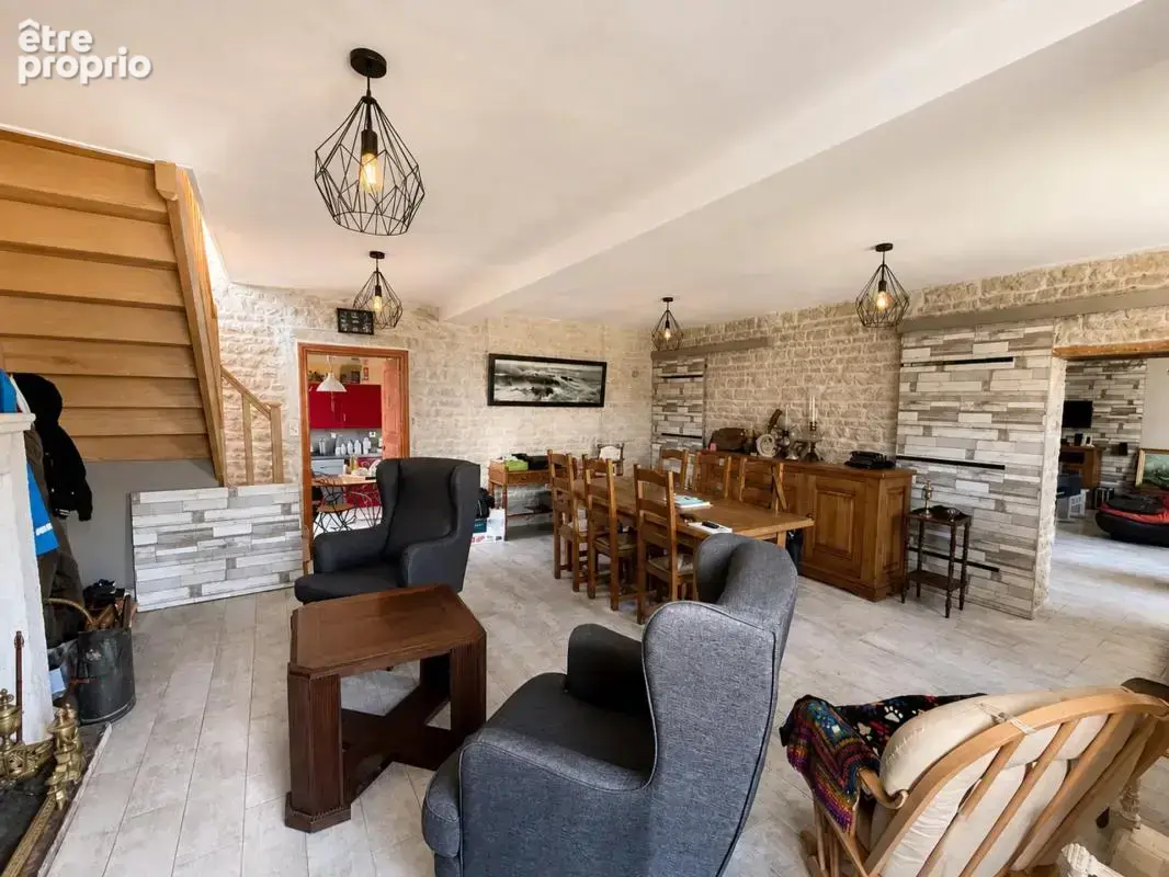 Maison de 7 pièces de 201 m² à Prin-Deyrançon - photo 2