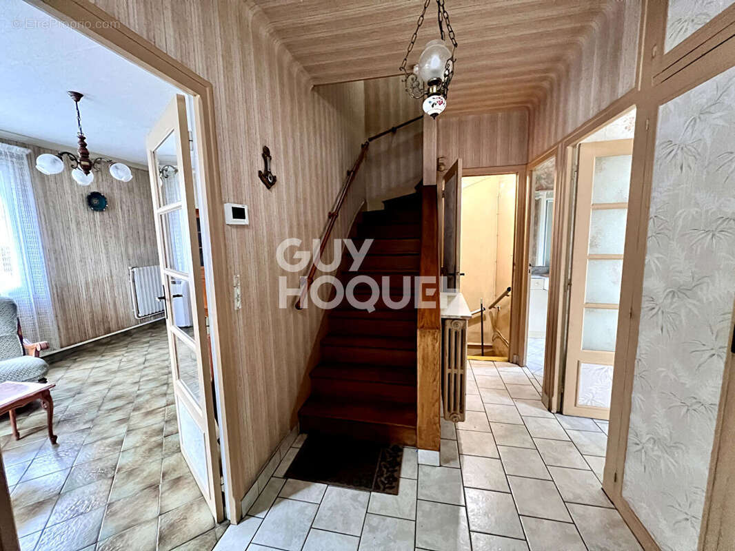 Maison à SAINTE-GENEVIEVE-DES-BOIS