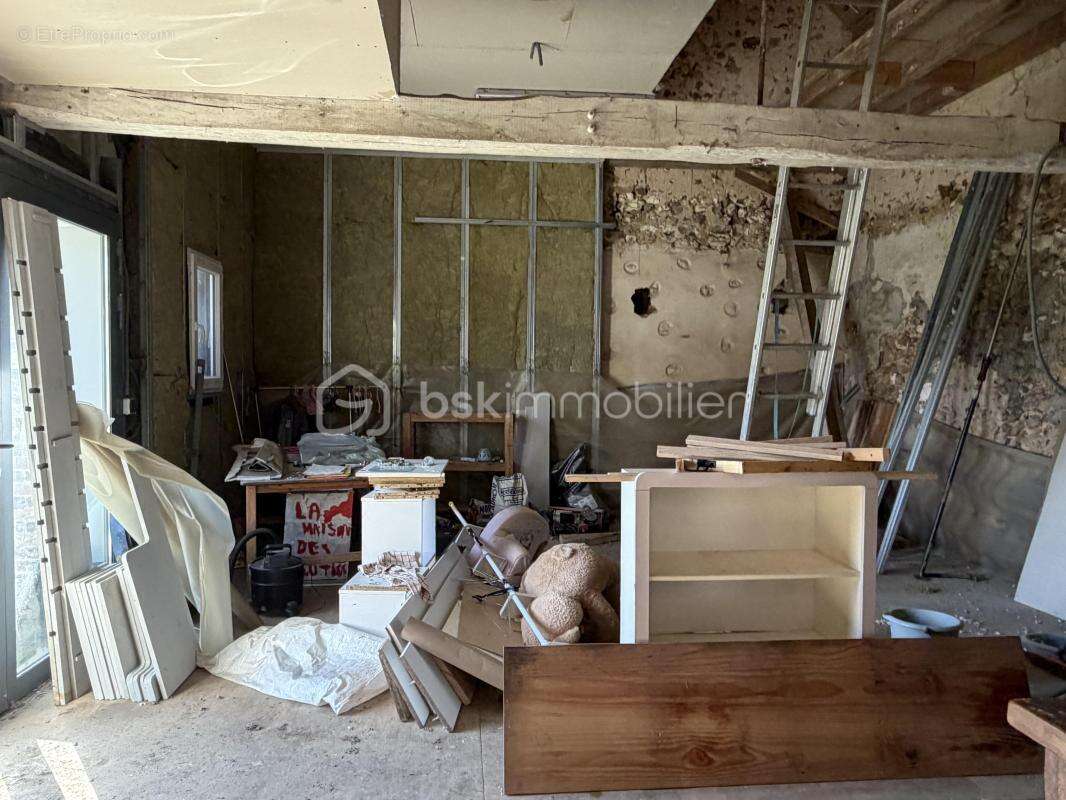 Très beau corps de ferme avec ses dépendances, le tout dans un secteur isolé ! - photo 6