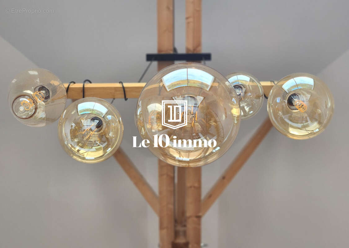 Sallle à manger - luminaire - Maison à DISTRE