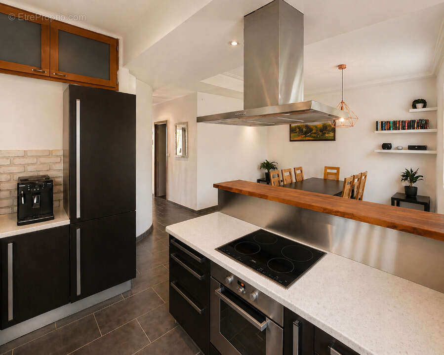 Appartement à MARSEILLE-1E