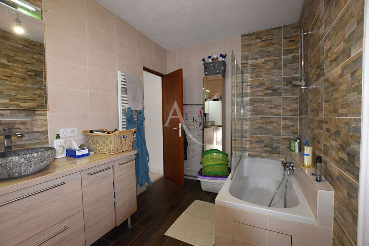 Maison à VARENNES-JARCY