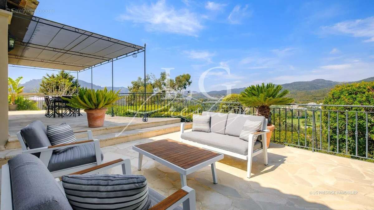 Maison à MANDELIEU-LA-NAPOULE