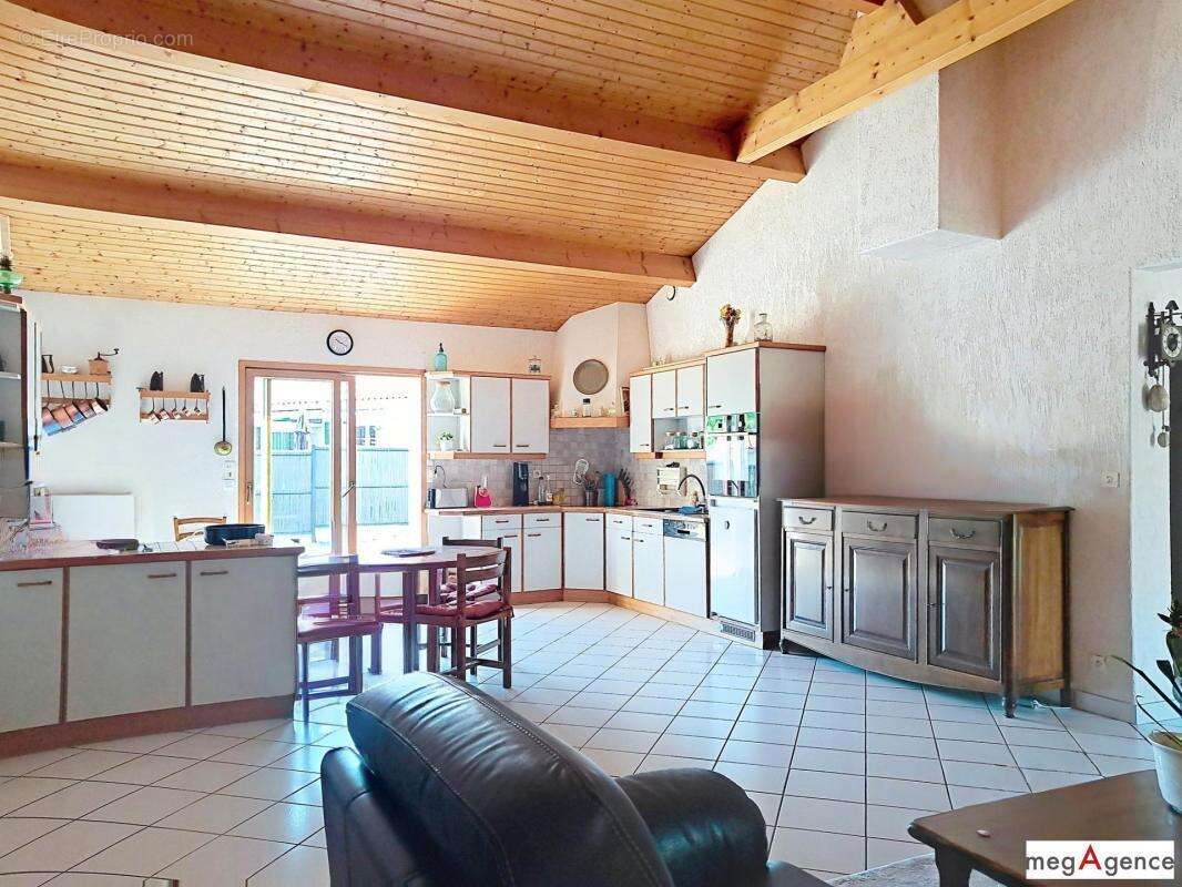 Vertou Bourg – Maison de plain-pied avec beaux volumes et 2 garages - photo 4