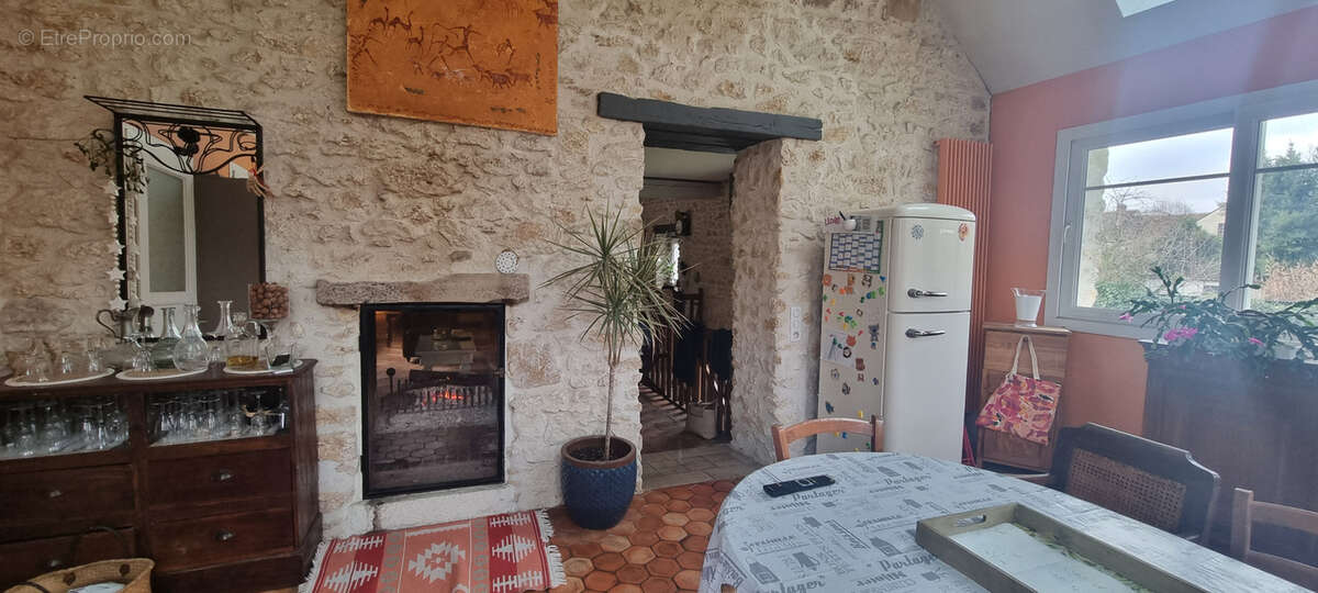 Maison à LES ORMES-SUR-VOULZIE