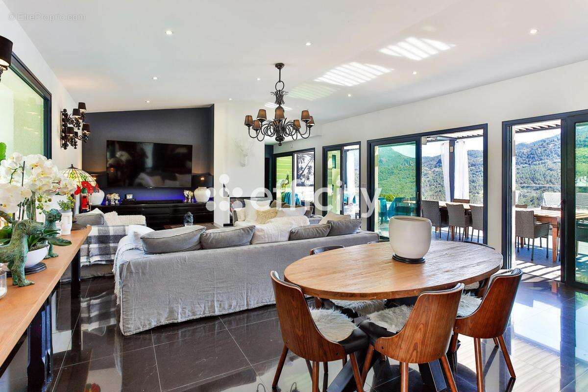 Maison à LES ADRETS-DE-L'ESTEREL