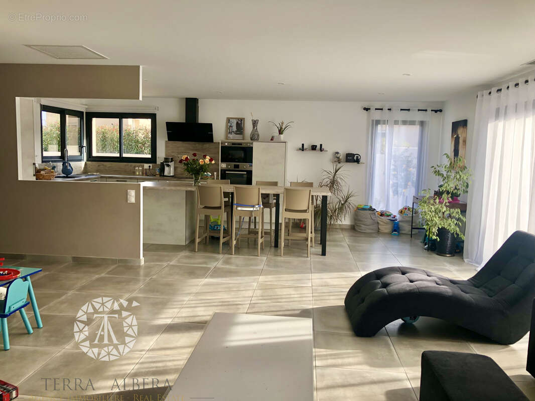 Maison à LAROQUE-DES-ALBERES