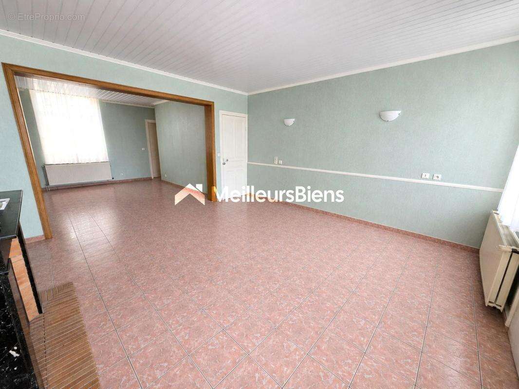 Maison 132 m² à Maubeuge avec 4 chambres, garage et jardin - photo 4