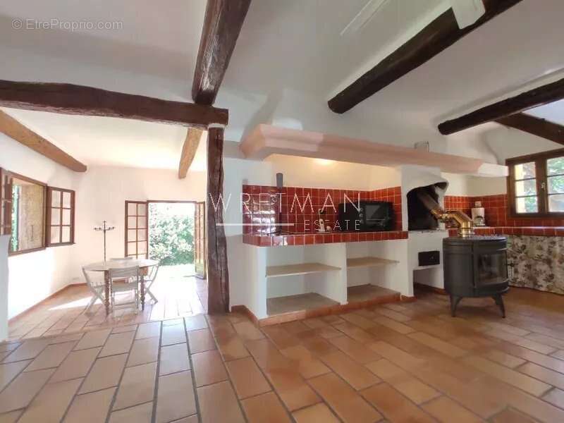 Maison à LA GARDE-FREINET