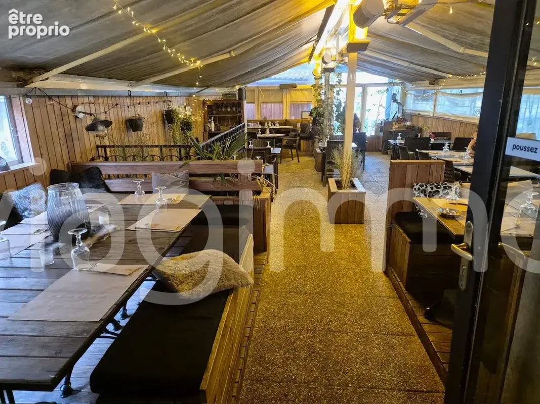 Local commercial  268 m2 - photo 3