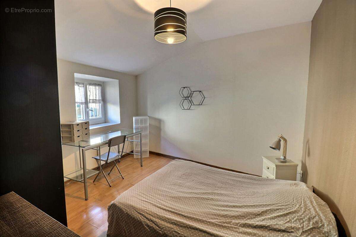 Appartement à BAGNOLS-SUR-CEZE