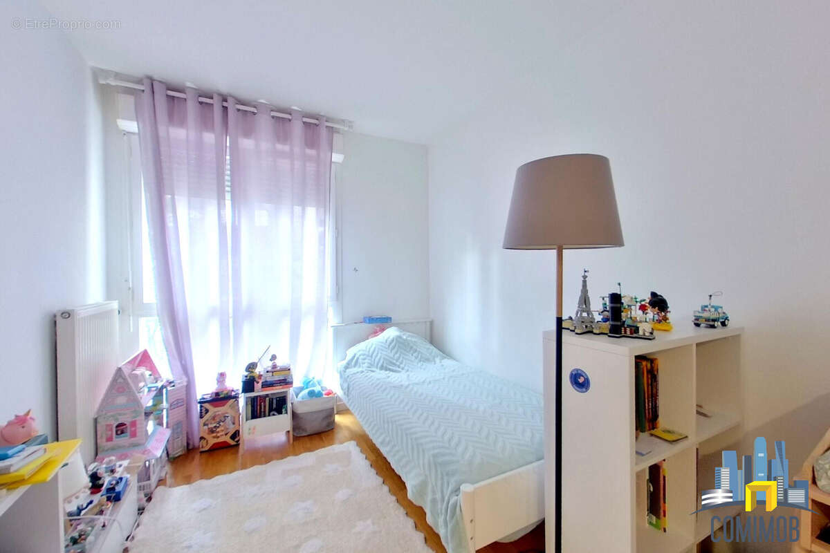 Appartement à COURBEVOIE