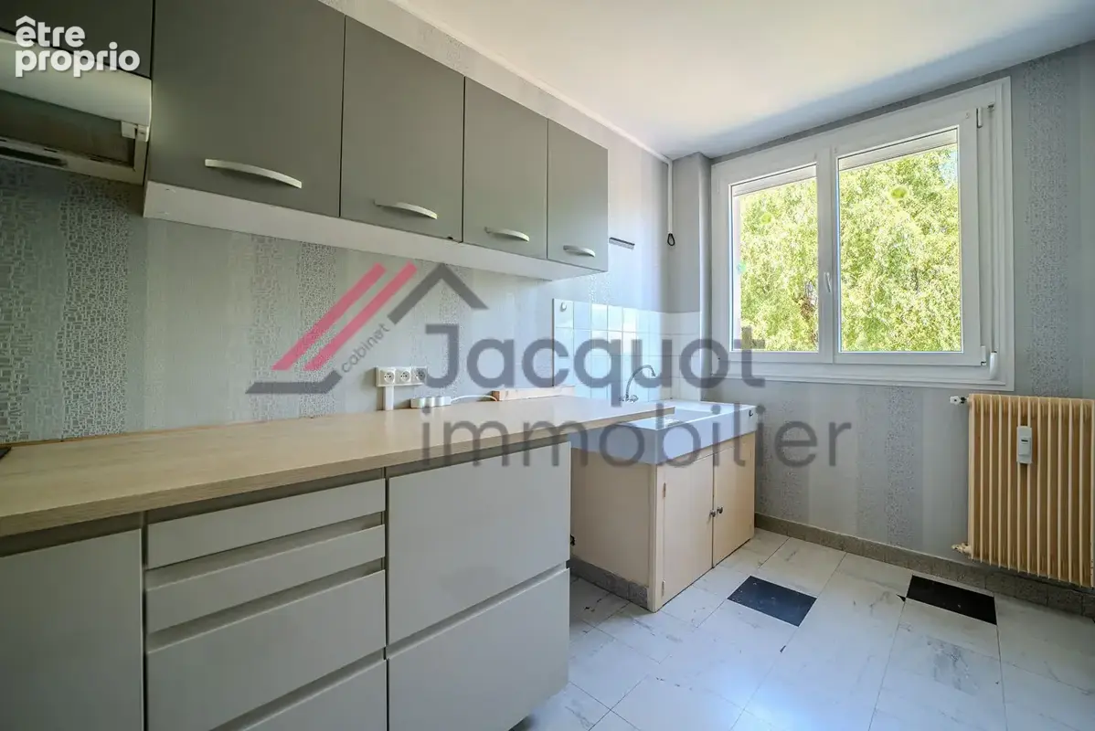 Appartement 3 pièces 70 m² à vendre à Lons-Le-Saunier (39000) - photo 2