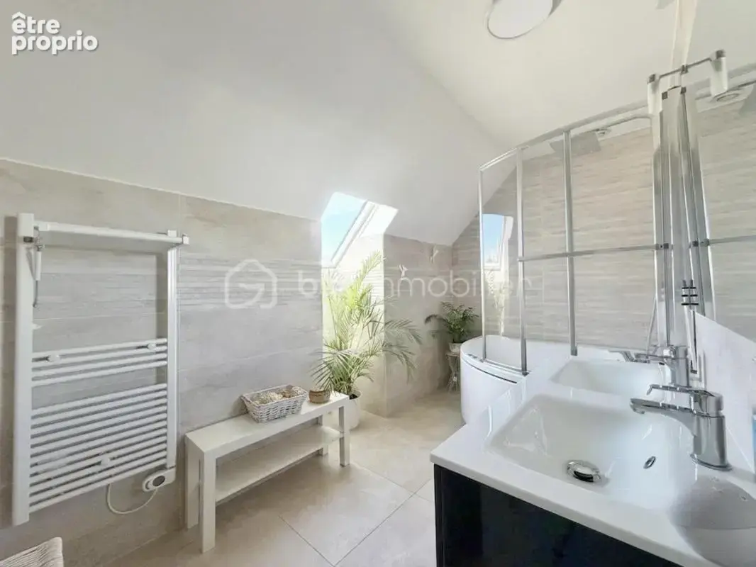Villeneuve-le-Roi – Maison familiale avec piscine - photo 21