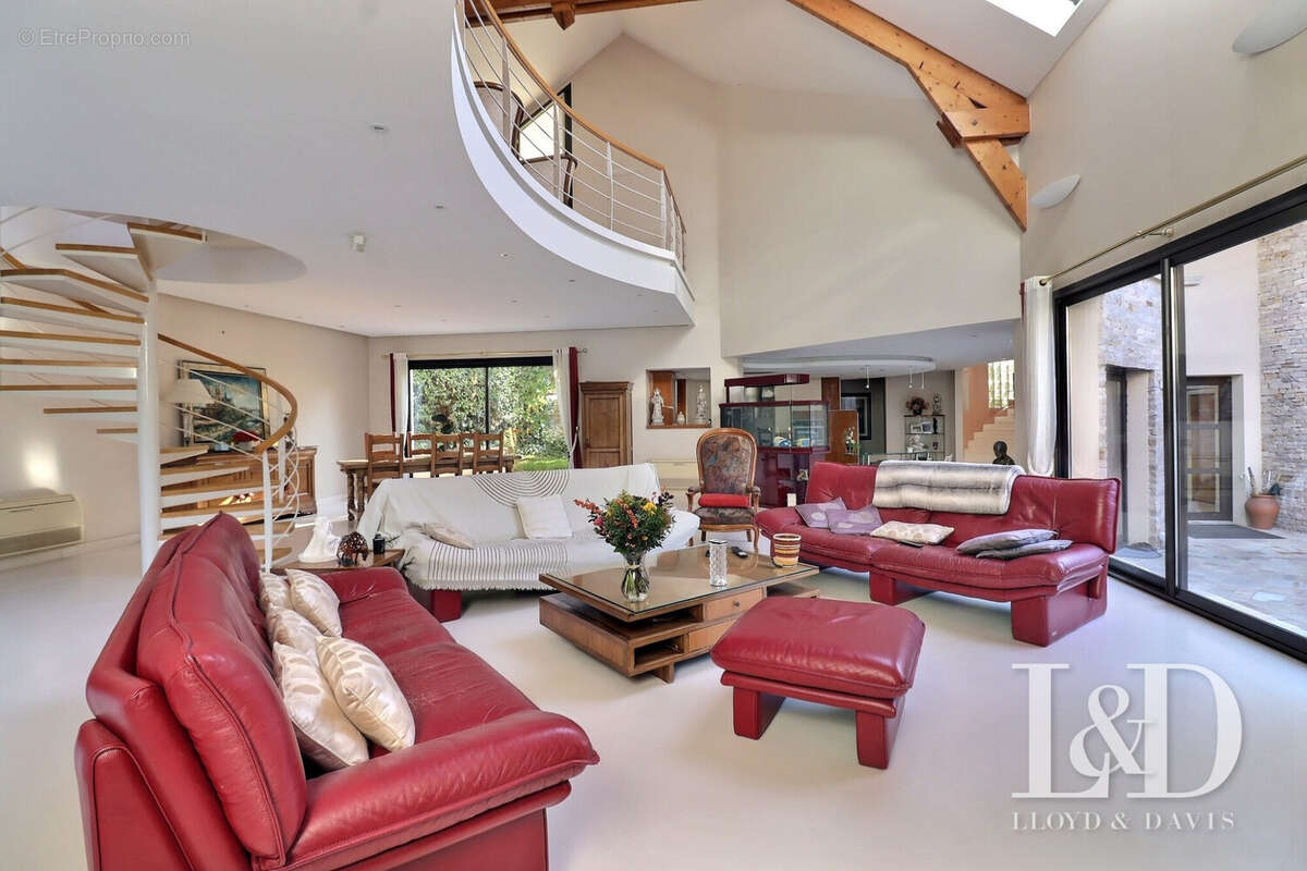 Maison à VERRIERES-LE-BUISSON