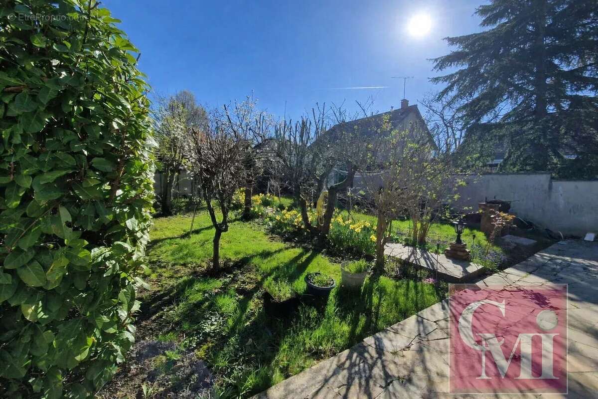 Maison à BRUYERES-LE-CHATEL
