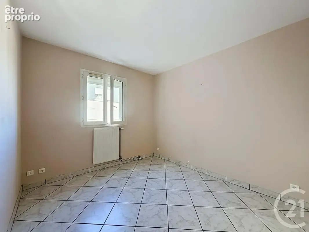 Appartement 4 pièces 74 m² à vendre à Chartres (28000) - photo 10