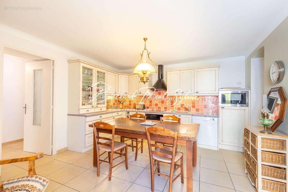 Maison à SAINT-SATURNIN-LES-AVIGNON