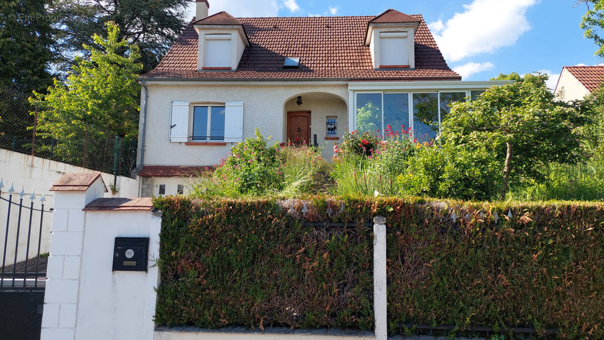 Maison à PONT-SUR-YONNE