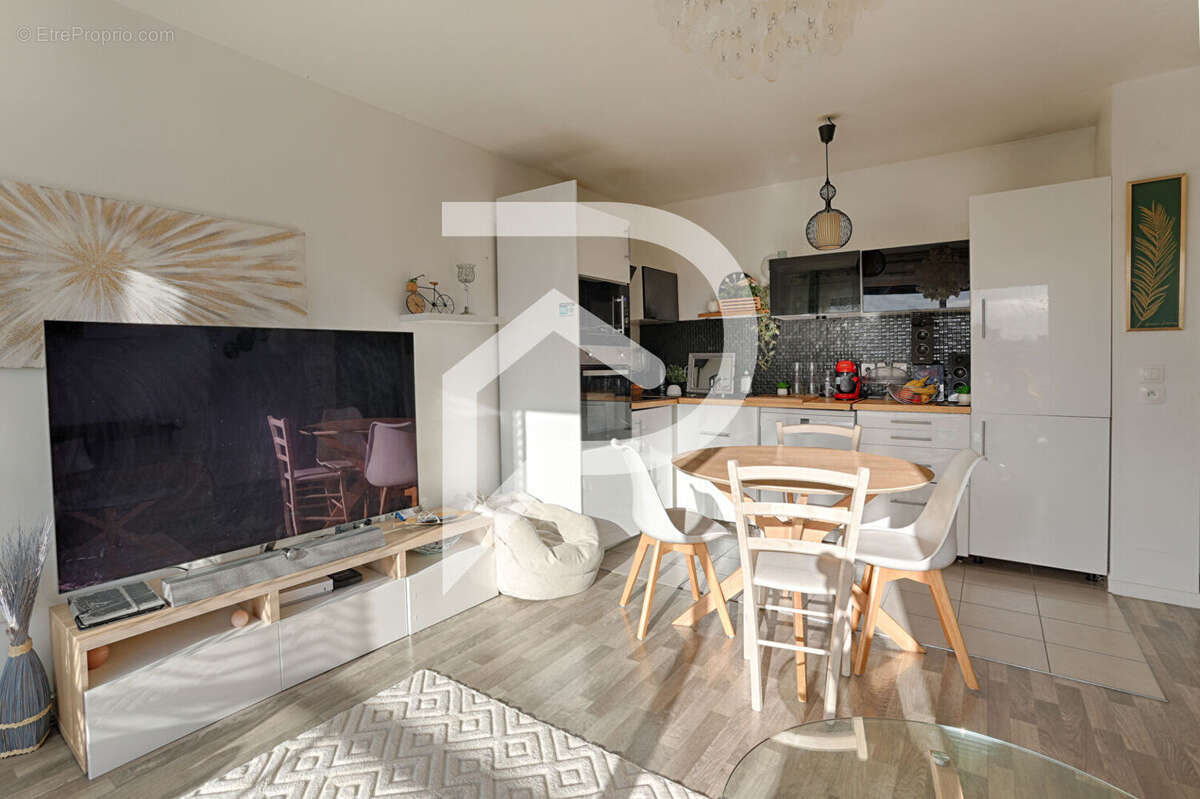 Appartement Colombes 4 pièce(s) 83.71 m2 - photo 2