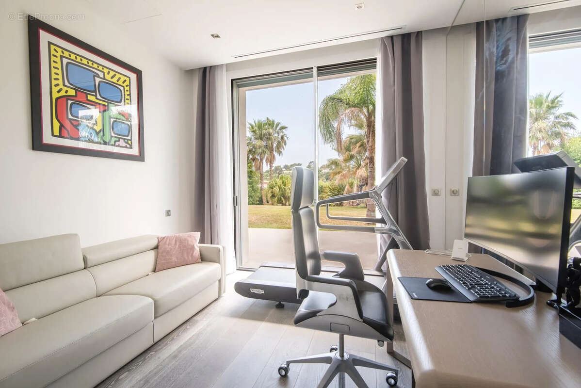 Maison à ROQUEFORT-LES-PINS