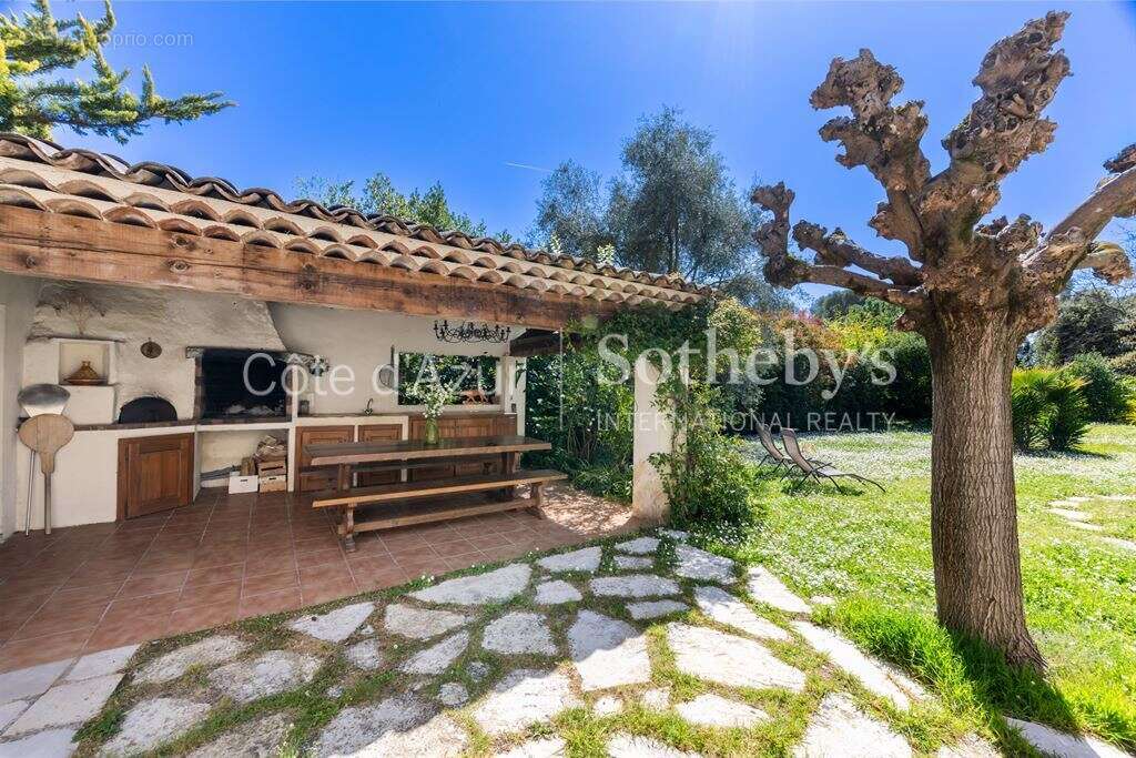Maison à ROQUEFORT-LES-PINS