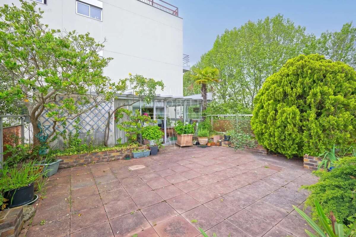 Appartement à NEUILLY-SUR-SEINE