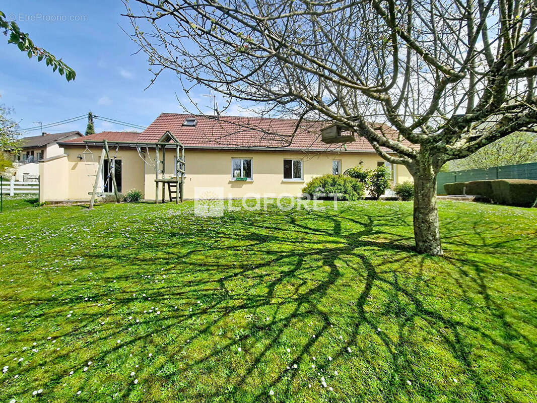 Maison à DAMPIERRE-SUR-SALON