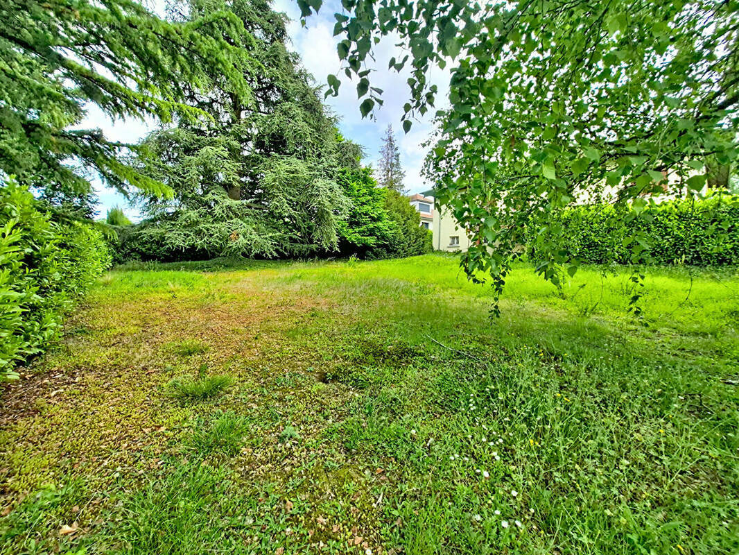 Terrain à CHARLY