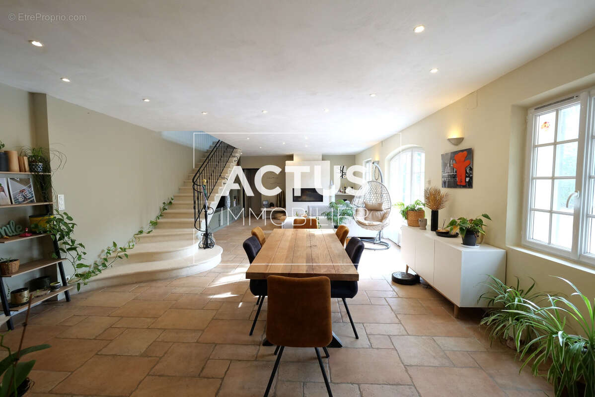 Maison à PELISSANNE