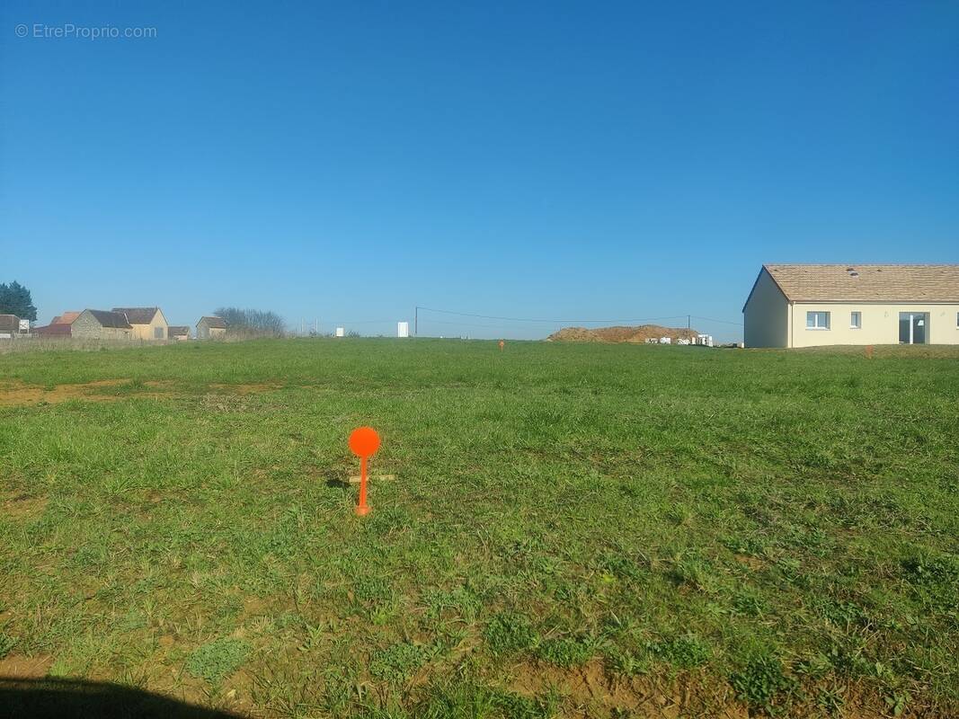Terrain à SAINTE-JAMME-SUR-SARTHE