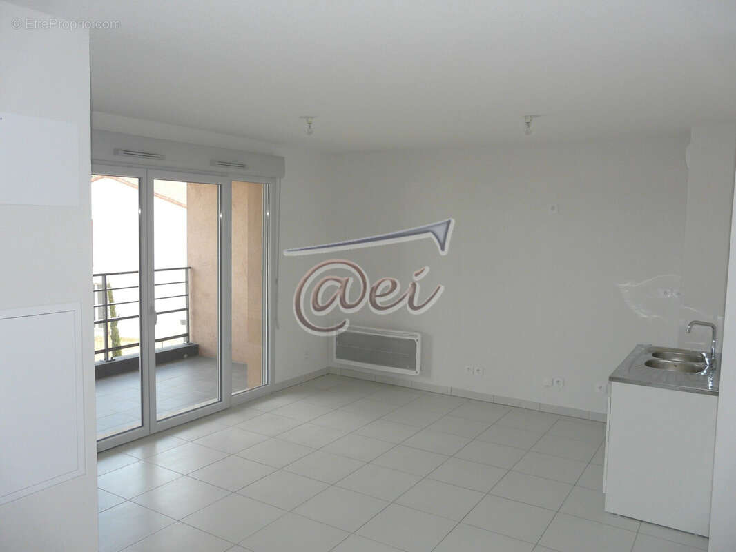 Appartement 53 m² à Saint-Maximin-La-Sainte-Baume  - photo 4