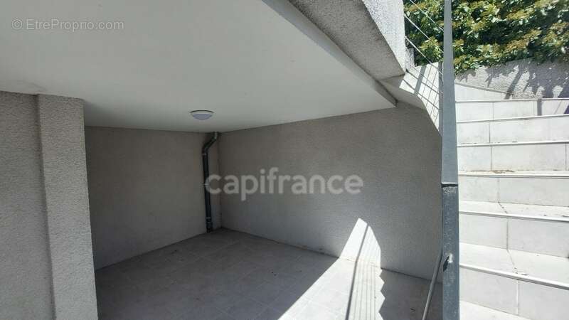 Appartement à vendre 3 pièces VILLENEUVE LES AVIGNON (30) - photo 12