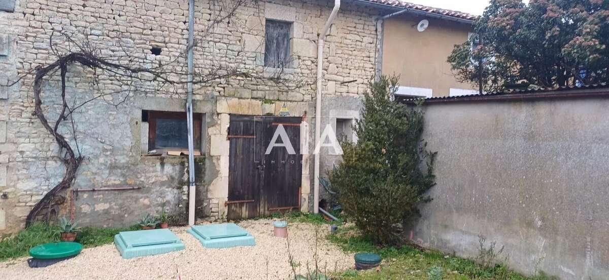 Maison à SAINT-FRAIGNE