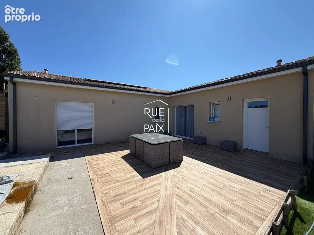 Maison à SAINTE-NEOMAYE