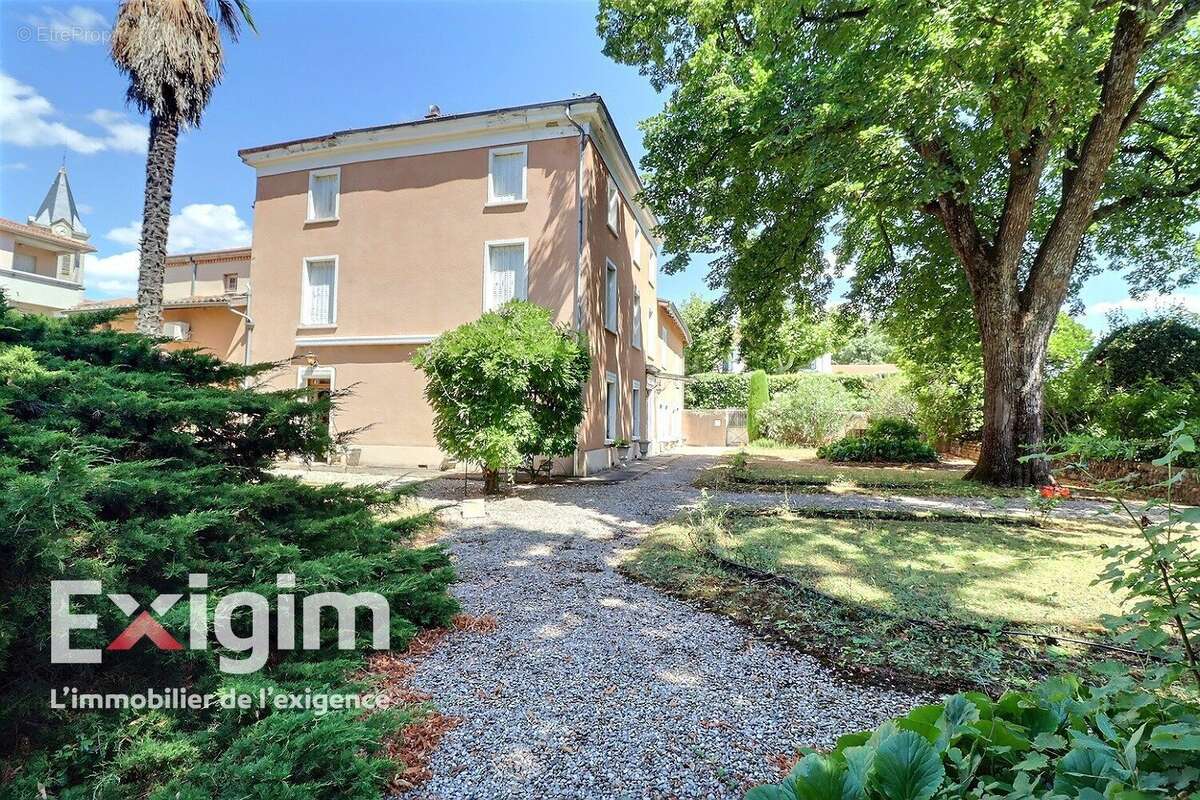 Maison à CHANOS-CURSON