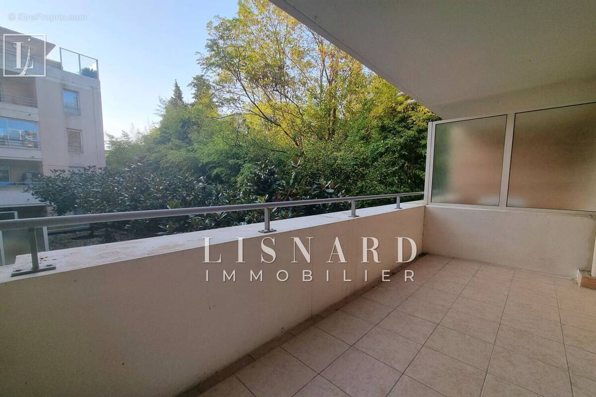 Appartement à VALLAURIS