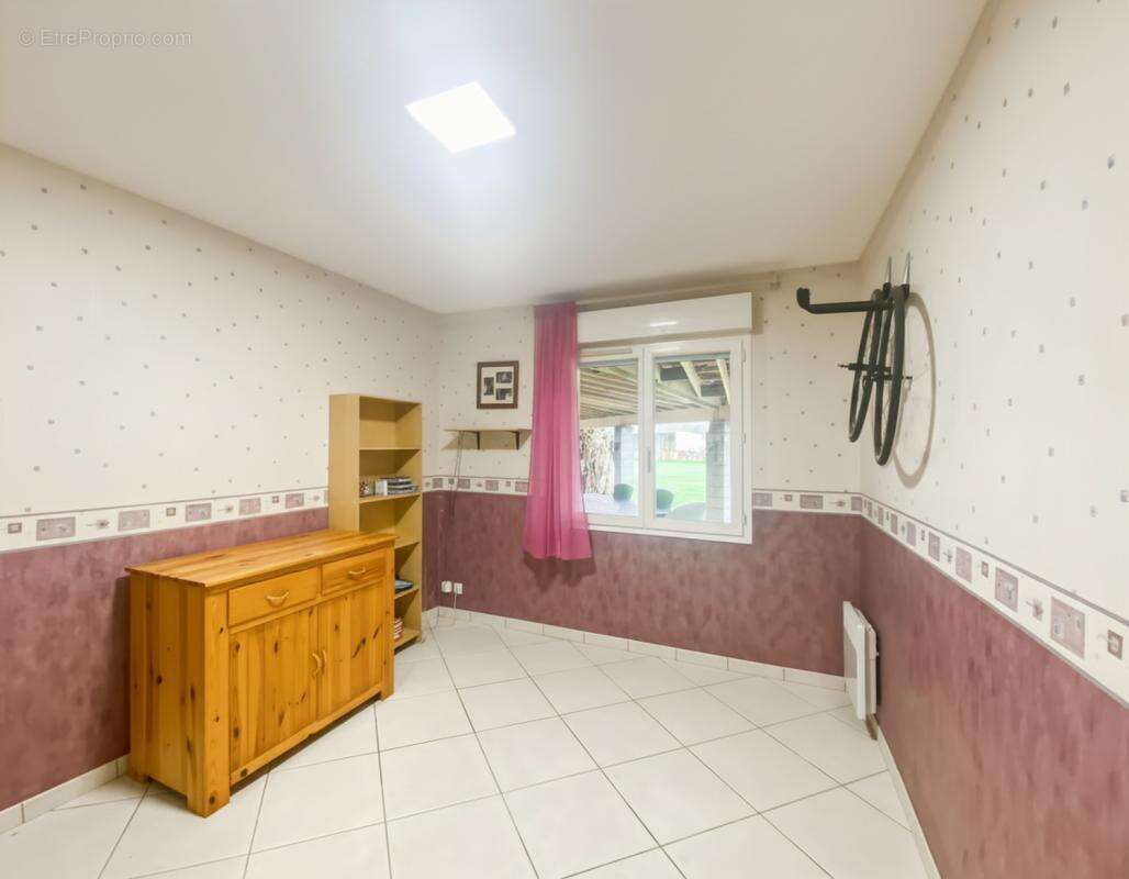 Maison 144 m² à Marsas  - photo 4