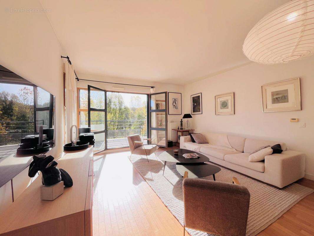 Appartement à MARNES-LA-COQUETTE