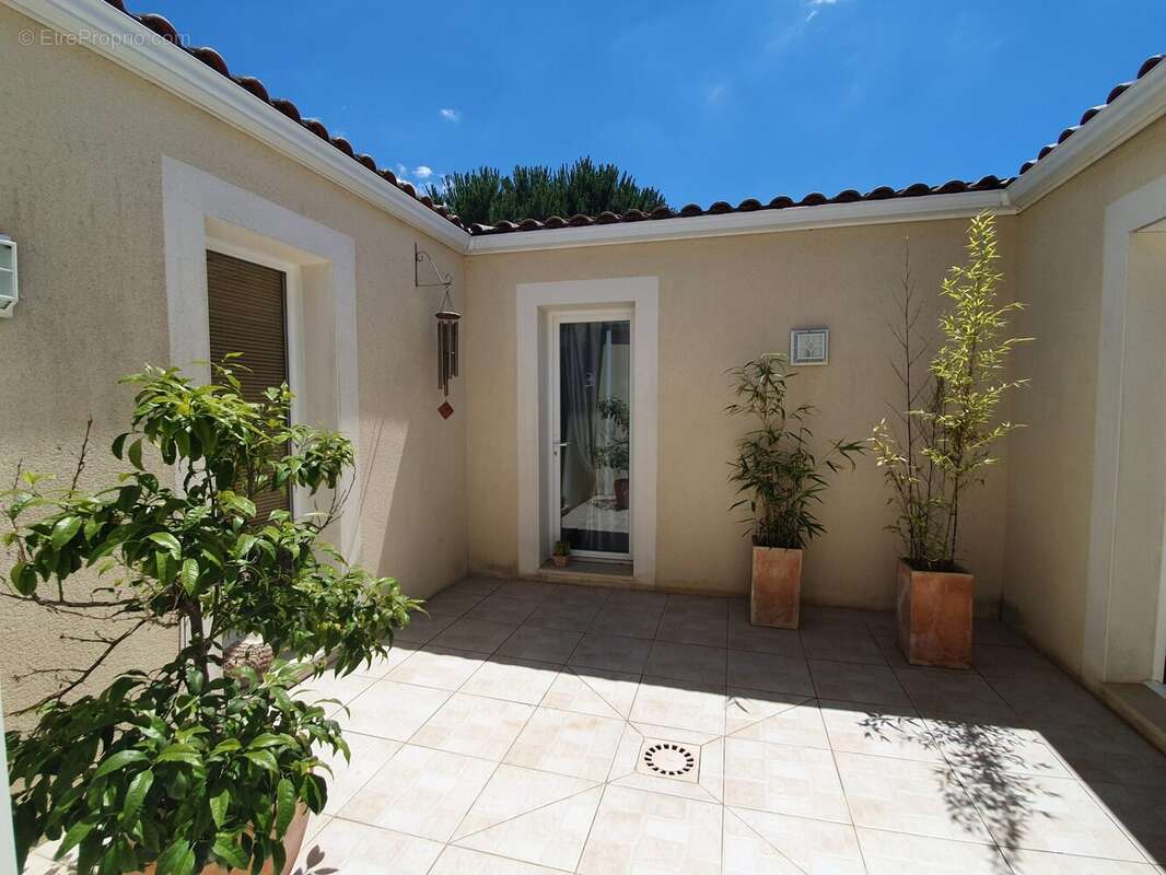 Maison 152 m² à Grezac  - photo 9