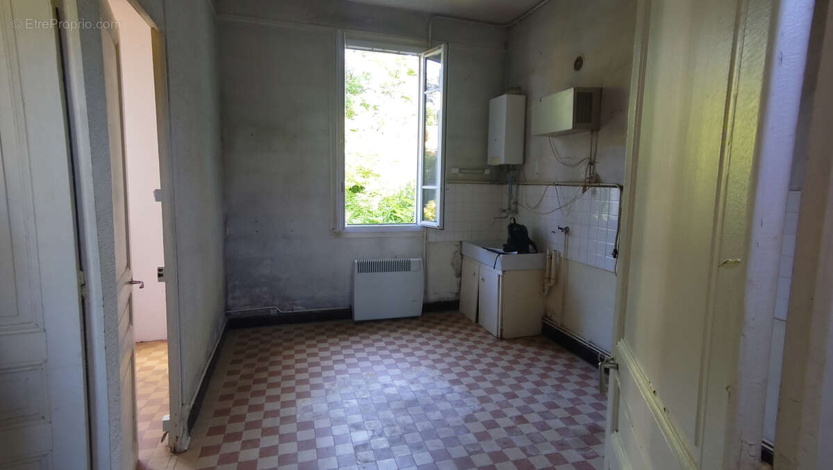 CALUIRE   FOND ROSE   Maison à rénover sur 478 m2 - photo 3