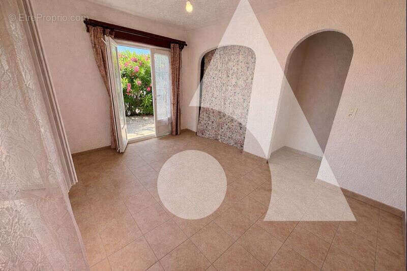 Maison à Villecroze de 247 m² sur terrain de 1.660m² - photo 12