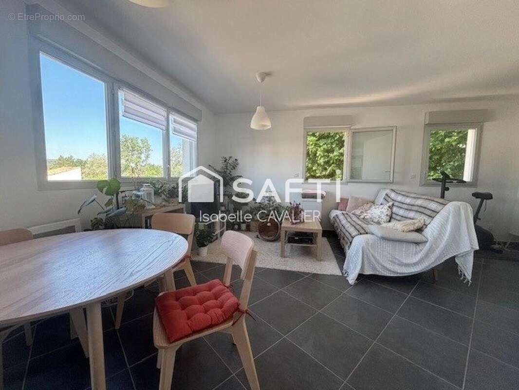 Photo 4 - Appartement à CHATEAUNEUF-DE-GADAGNE